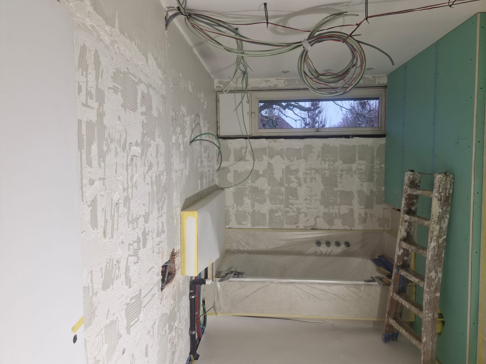Badkamer voor renovatie kortrijk