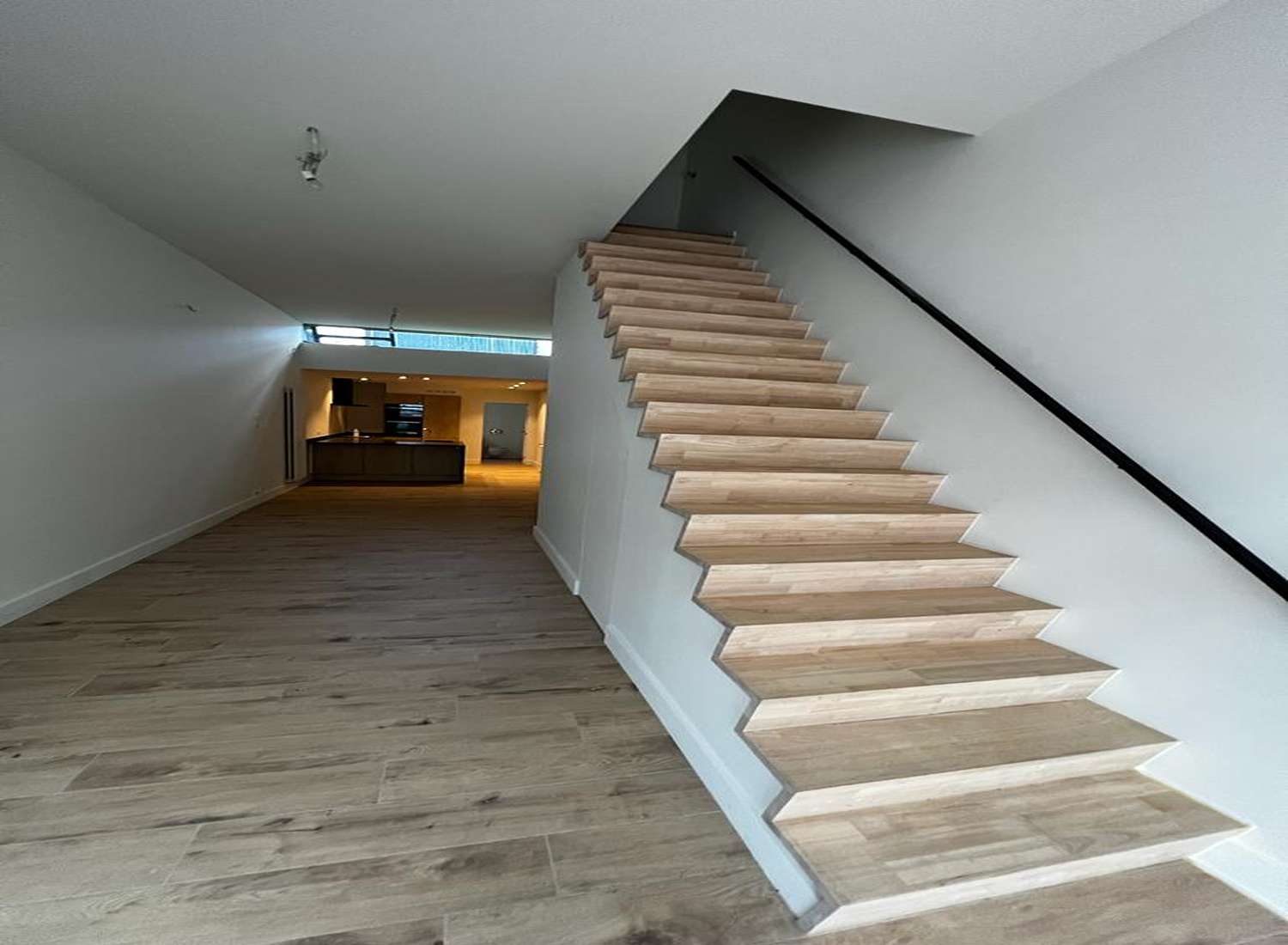 Schilderen van plafond, muur en trap regio kortrijk